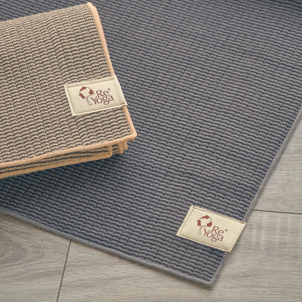 wGrippy-Boo-ReYoga-Telo-Yoga-in-microfibra-di-bamboo-grigio-e-sabbia-9